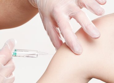 vaccination-2722937_1920.jpg